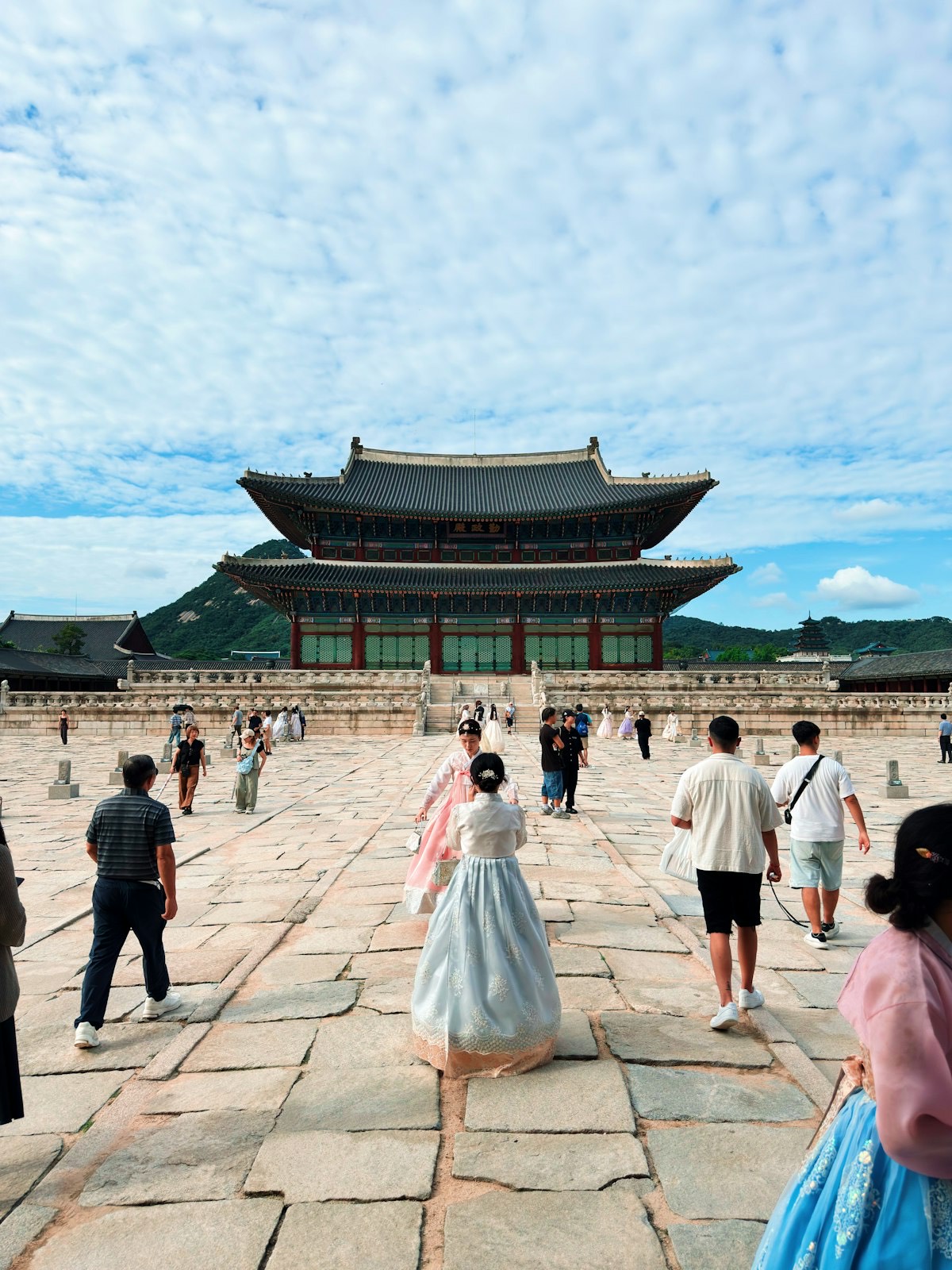 Hanbok Rental Experience in Seoul: Complete Guide to Traditional Korean Dress