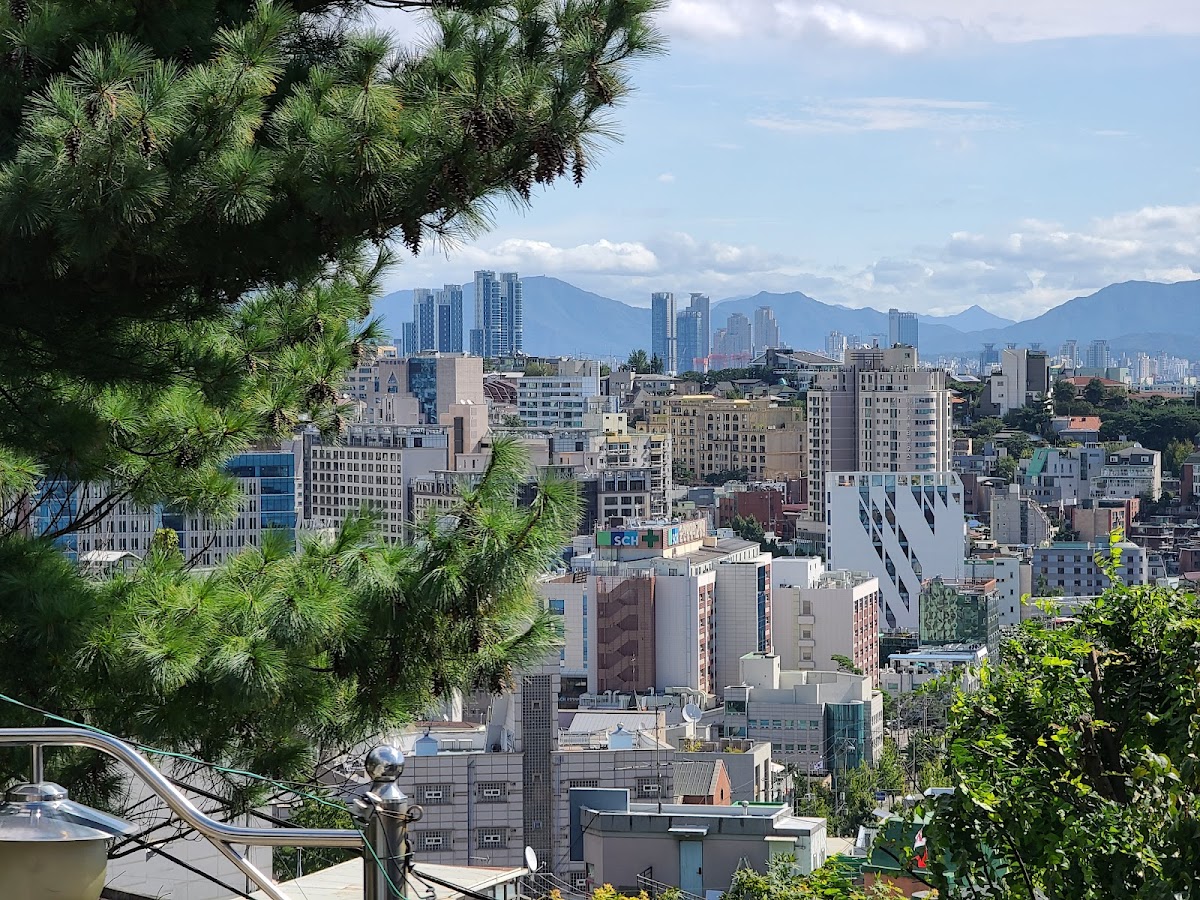 Itaewon Guide: Seoul's Most International Neighborhood for Food, Culture & Nightlife