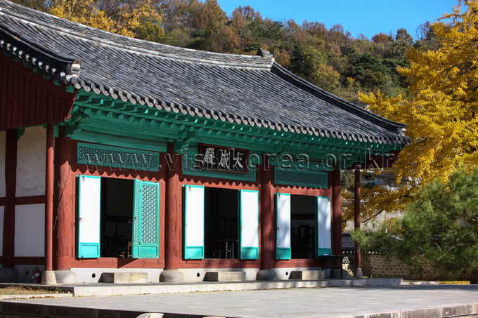 Korean Etiquette: What Every Visitor Should Know
