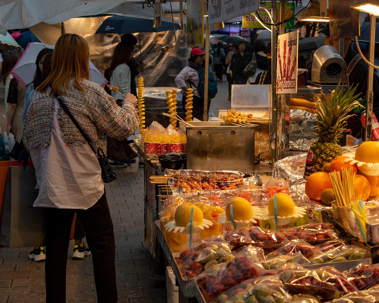 Korean Street Food: The Ultimate Guide to Pojangmacha & Markets