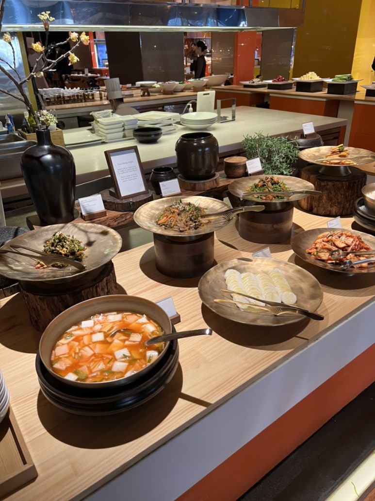 Korean Buffet Guide: From ₩10K Office Lunch to ₩200K Hotel Feast