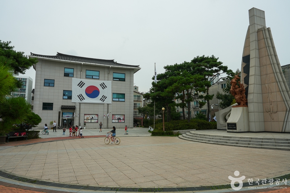 Hwang-eo Market March 1st Independence Movement Memorial Hall