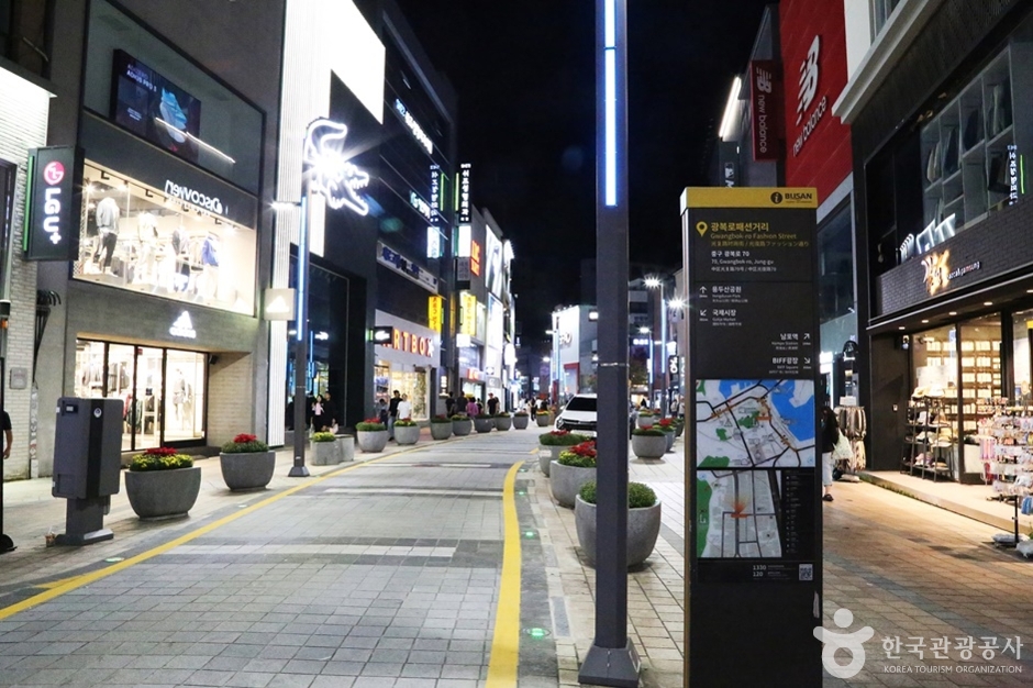 光福路ファッションストリート