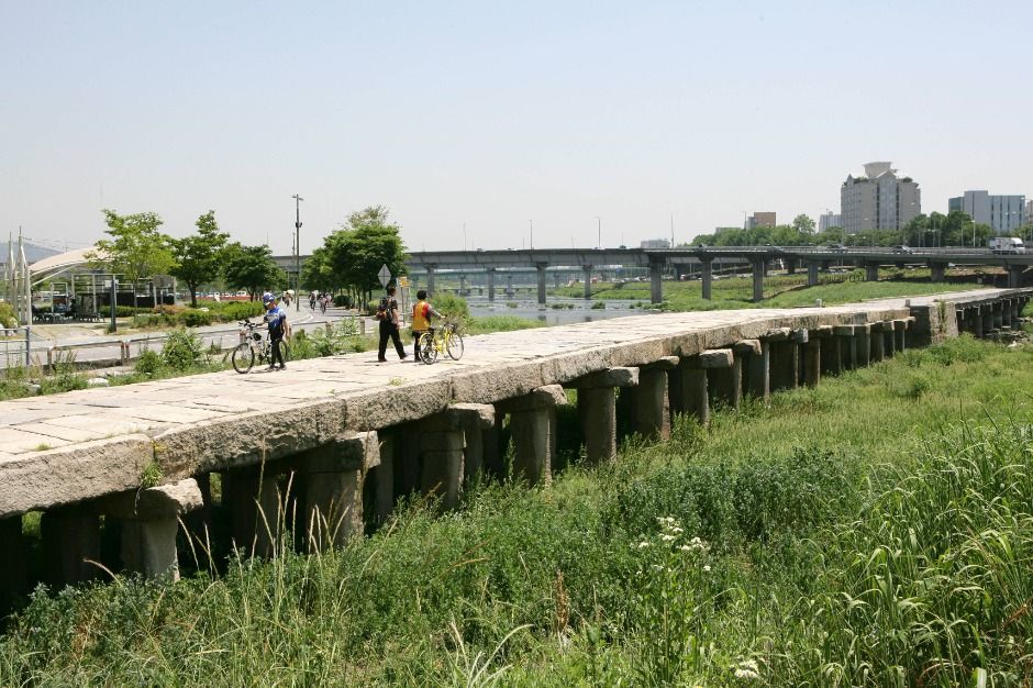 Salgoji Bridge (Seoul)