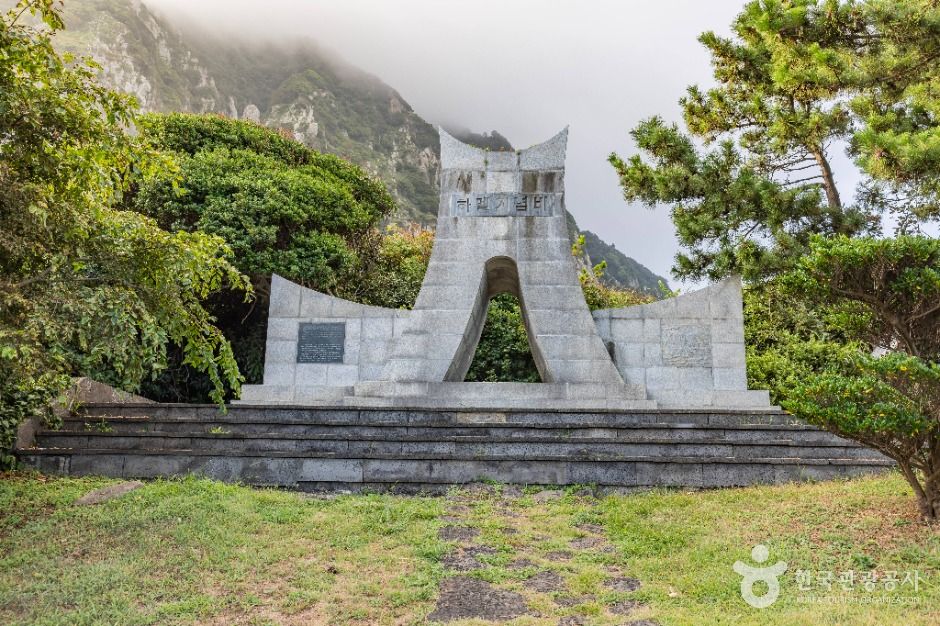 Hamel Monument