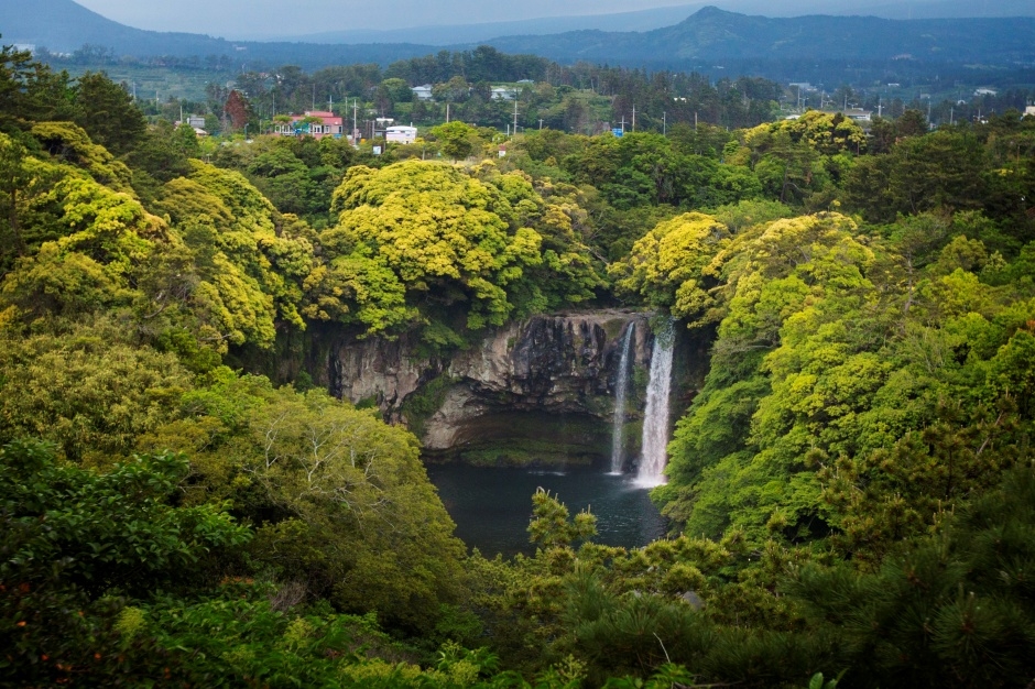 Cheonjiyeon Falls