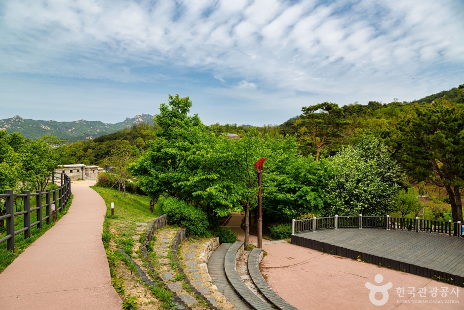 Poet Yun Dong-ju's Hill
