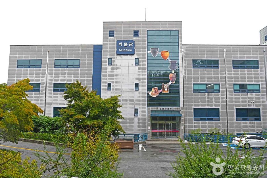 Gangneung-Wonju National University Museum