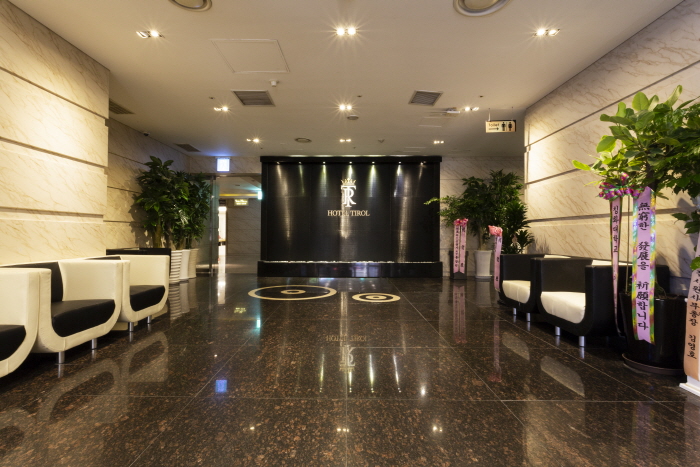 HOTEL TIROL
