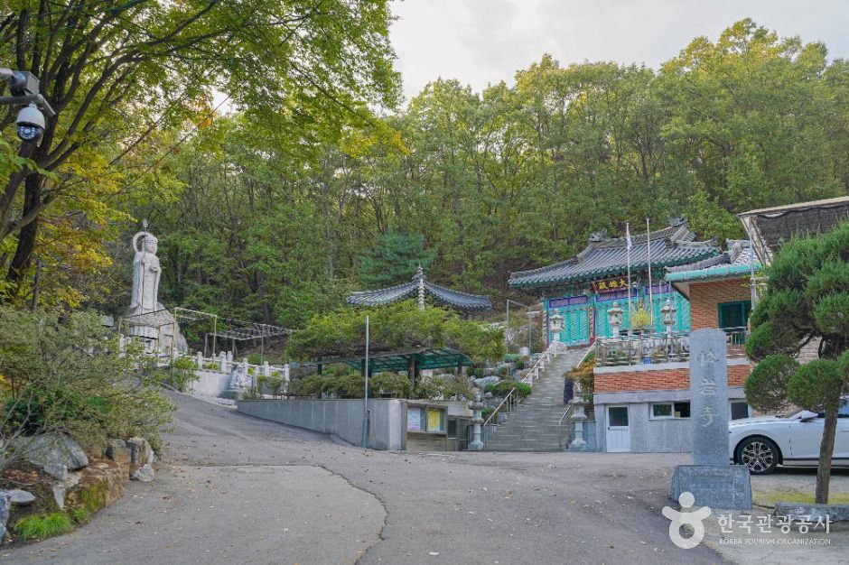 Songamsa Temple (Suraksan)