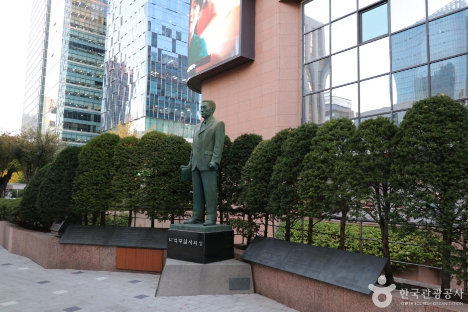 Statue of Na Seok-ju