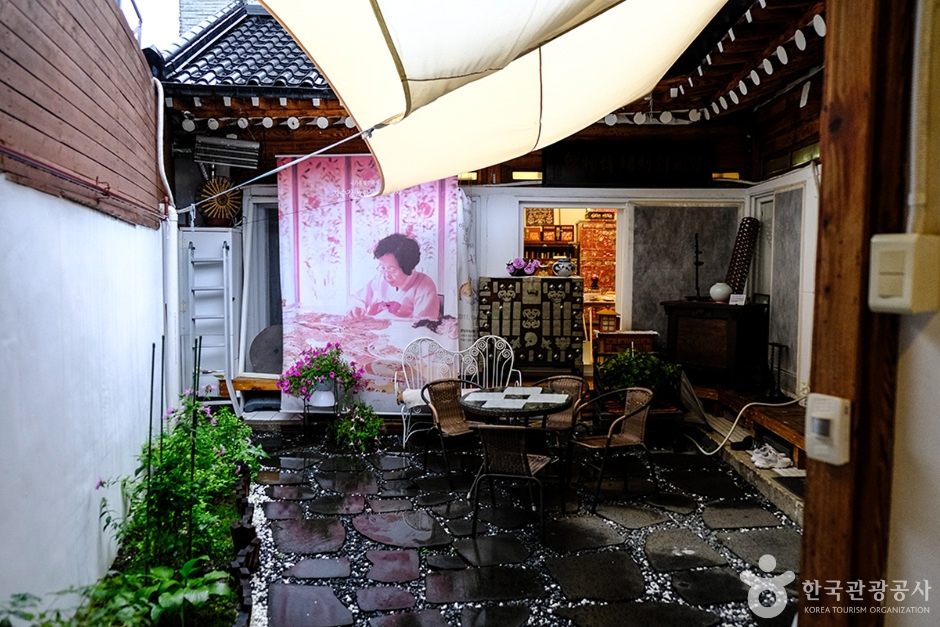 Han Sang-su Embroidery Museum