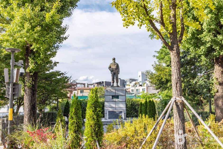 Statue of General John B. Coulter