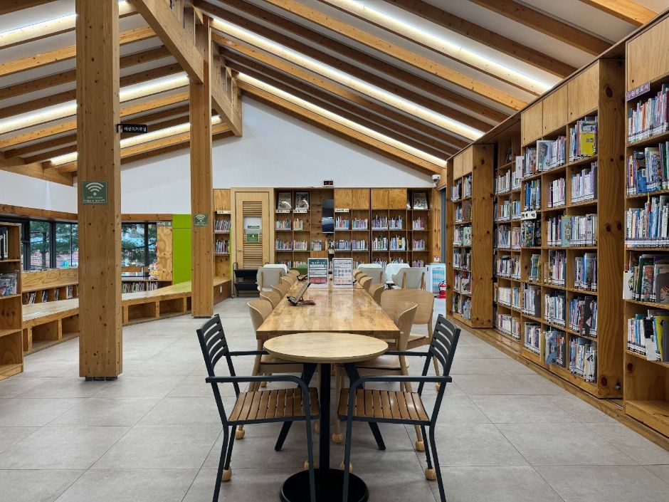 拝峰山森の図書館