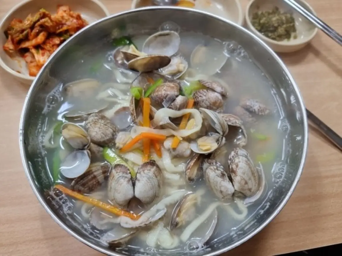 Tamra Kalguksu (탐라칼국수)