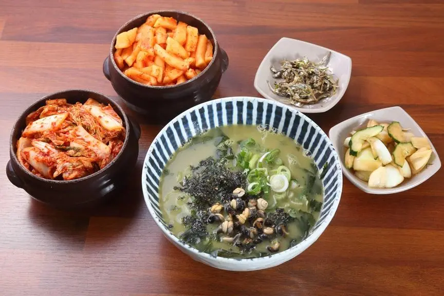 Shinjeju Bomal Kalguksu (신제주보말칼국수 제주본점)