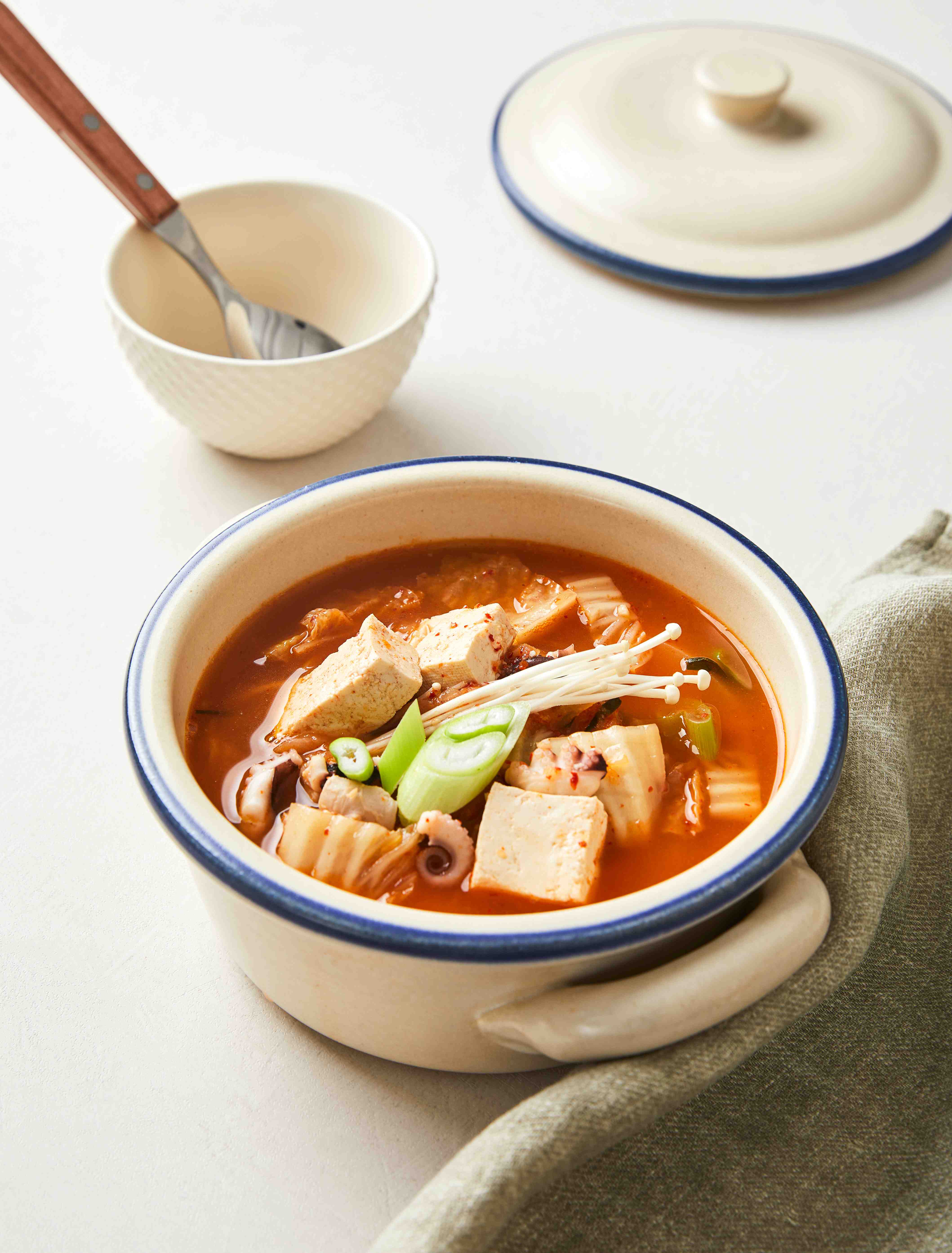 Kimchi-jjigae (Kimchi Stew)