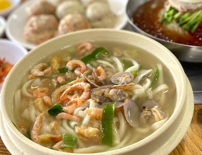 Lee Family’s Kalguksu (이가네칼국수)