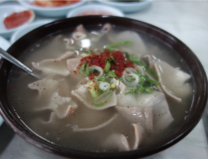 Yuksimnyeon jeontong  halmaegukbap (60년전통할매국밥)