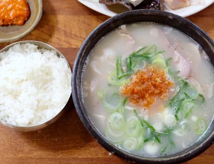 Yeongjin Dwaeji Gukbap Main Branch (영진돼지국밥 본점)