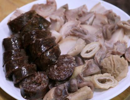 Jaegi  Dwaejigukbap (재기돼지국밥)