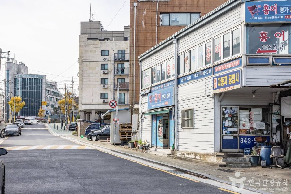 Yeongdeungpo Singil-dong Hongeo (Fermented Skate) Alley