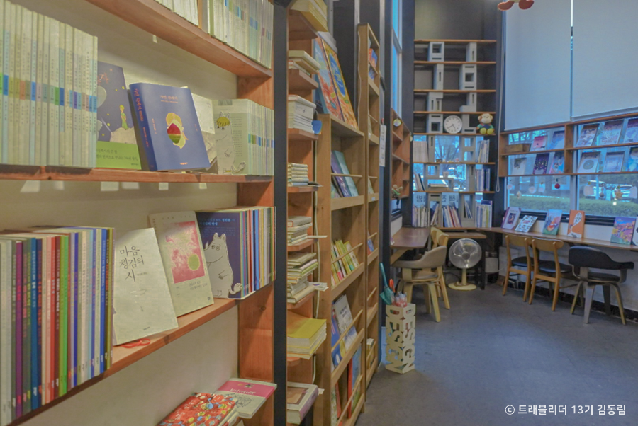 書店ボンボム