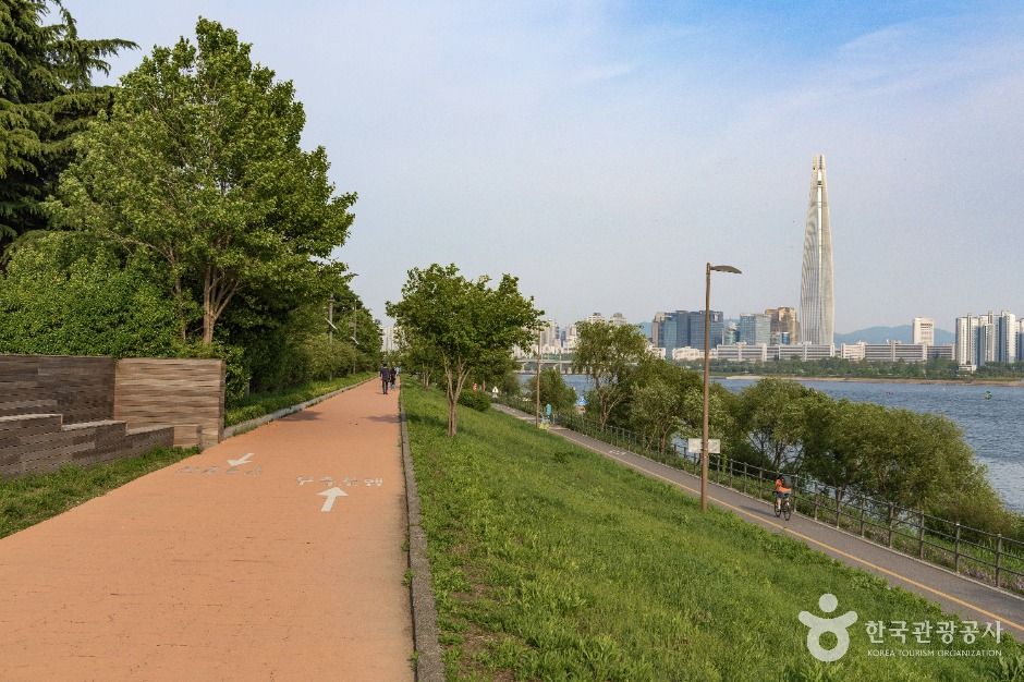 Ttukseom Hangang Park