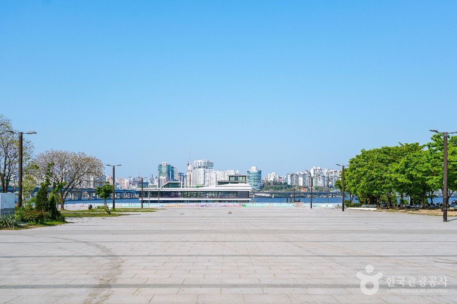 Yeouido Hangang Park Multi Plaza
