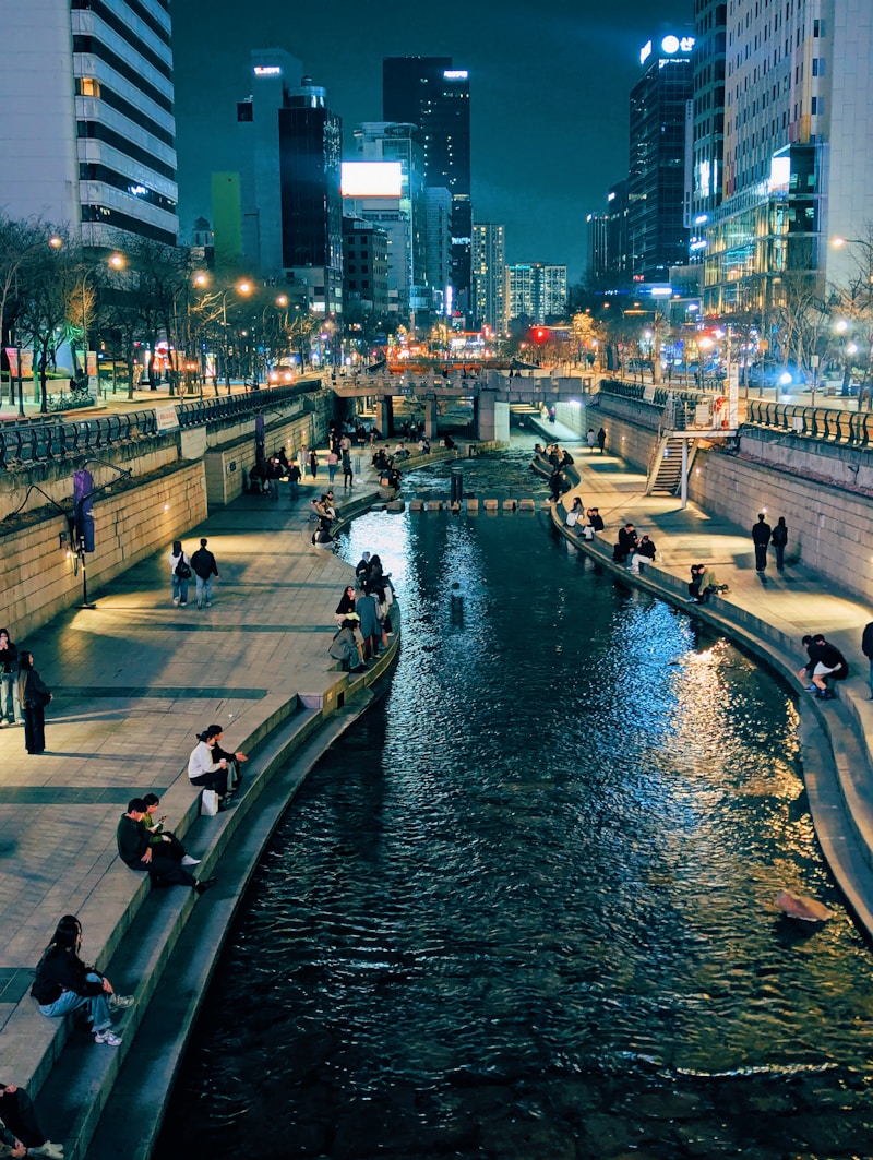 Seoul Cheonggyecheon stream at night where people gather to drink