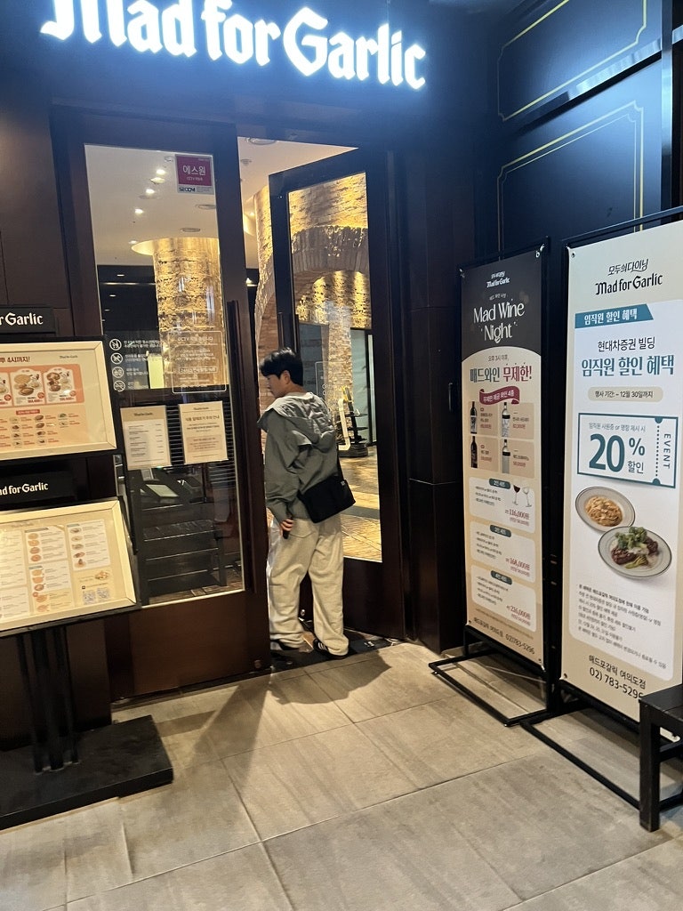 Mad for Garlic's Yeouido branch in Seoul - Recommended weekend family gathering menu
