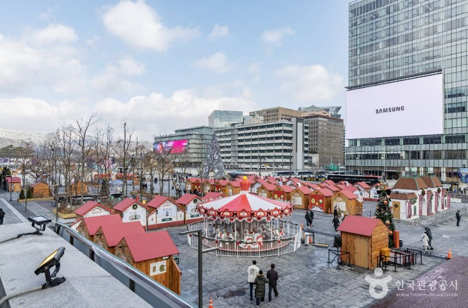 Gwanghwamun Square gallery image 2