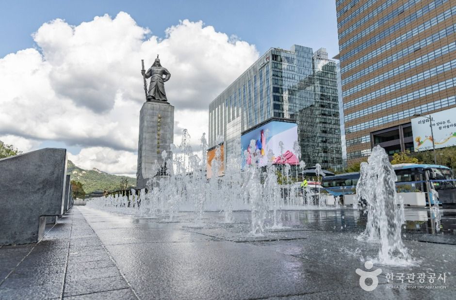 Gwanghwamun Square gallery image 4